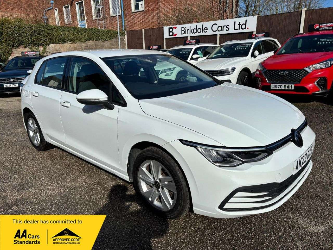 A 2023 VOLKSWAGEN GOLF 1.5 TSI Life Hatchback 5dr Petrol Manual Euro 6 (s/s) (150 ps) FSH(VW) - AP A 2023 VOLKSWAGEN GOLF 1.5 TSI Life Hatchback 5dr Petrol Manual Euro 6 (s/s) (150 ps) FSH(VW) - AP