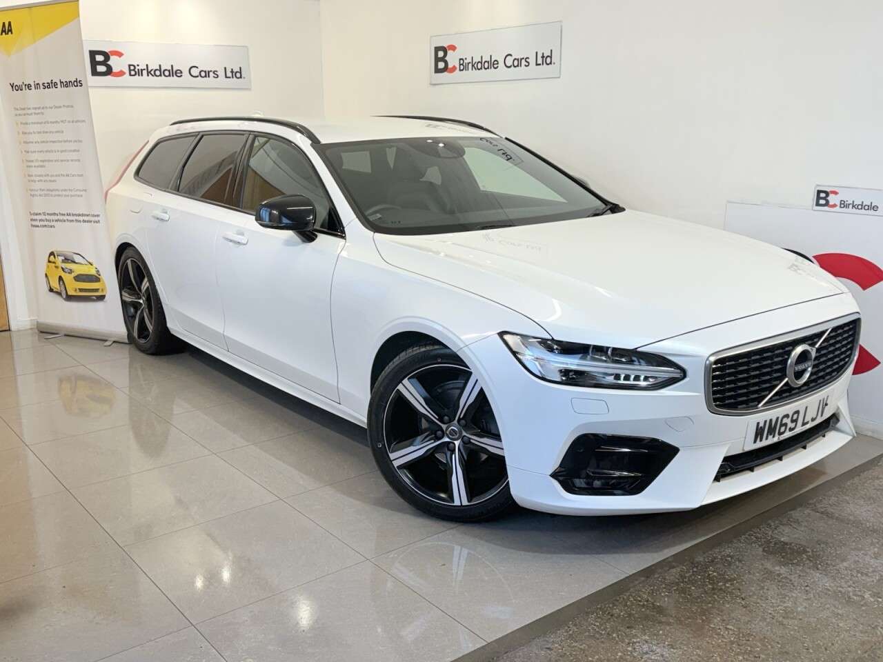 A 2020 VOLVO V90 2.0 T4 R-Design Plus Estate 5dr Petrol Auto Euro 6 (s/s) (190 ps) FSH - HAL A 2020 VOLVO V90 2.0 T4 R-Design Plus Estate 5dr Petrol Auto Euro 6 (s/s) (190 ps) FSH - HAL