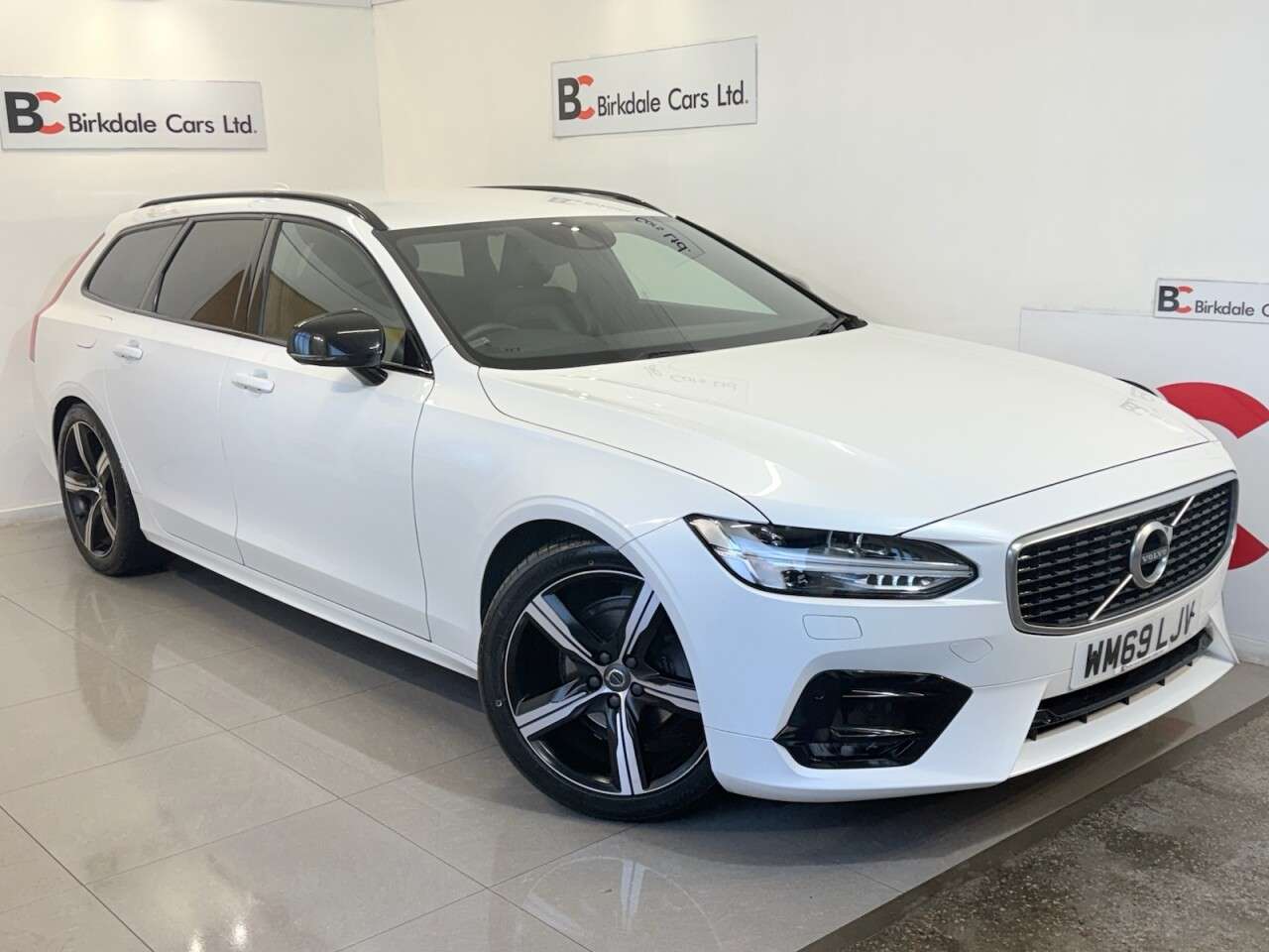 A 2020 VOLVO V90 2.0 T4 R-Design Plus Estate 5dr Petrol Auto Euro 6 (s/s) (190 ps) FSH - HAL A 2020 VOLVO V90 2.0 T4 R-Design Plus Estate 5dr Petrol Auto Euro 6 (s/s) (190 ps) FSH - HAL