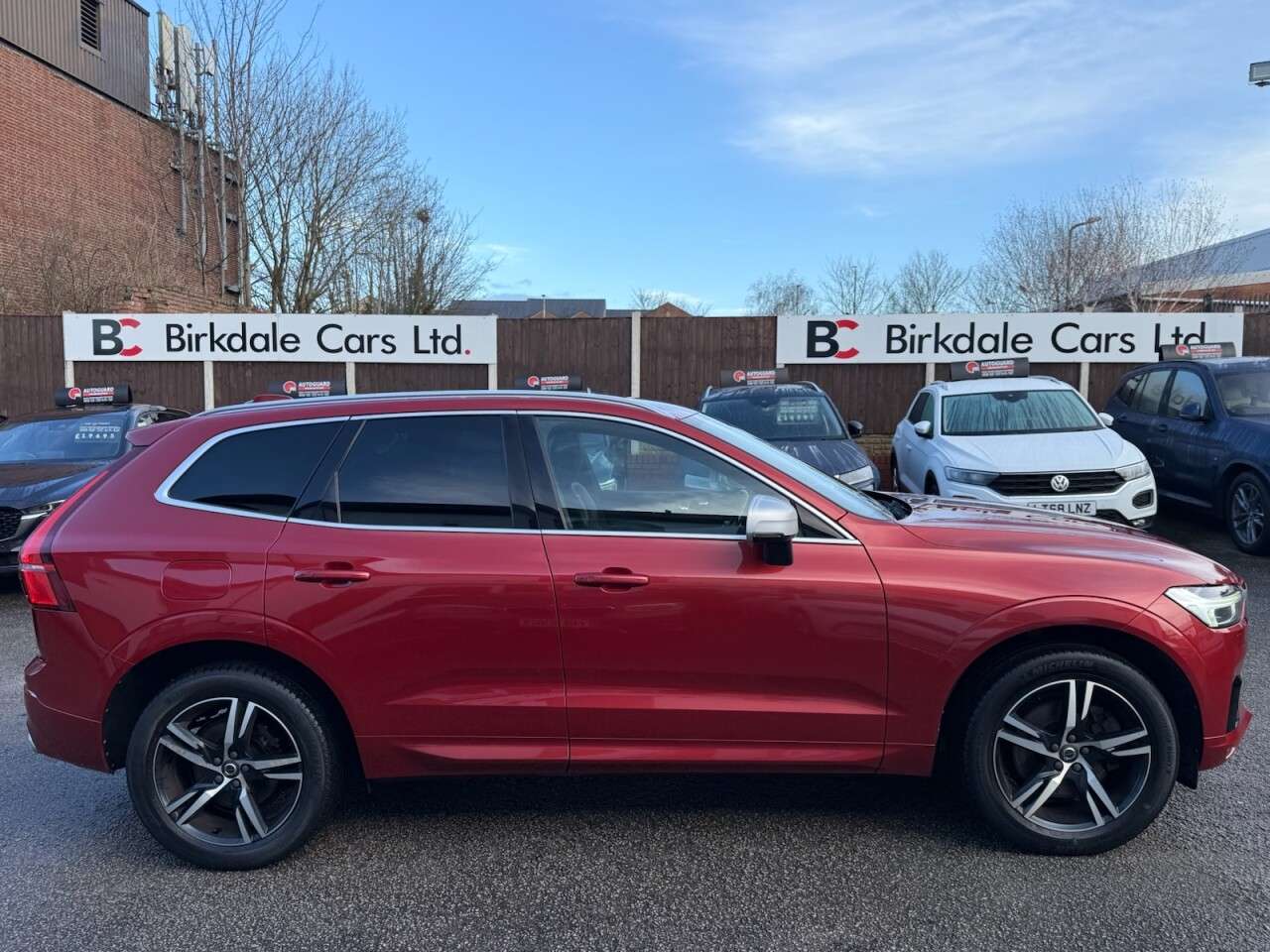 A 2018 VOLVO XC60 2.0 D5 PowerPulse R-Design SUV 5dr Diesel AWD Auto Euro 6 (s/s) (235 ps) FS A 2018 VOLVO XC60 2.0 D5 PowerPulse R-Design SUV 5dr Diesel AWD Auto Euro 6 (s/s) (235 ps) FS