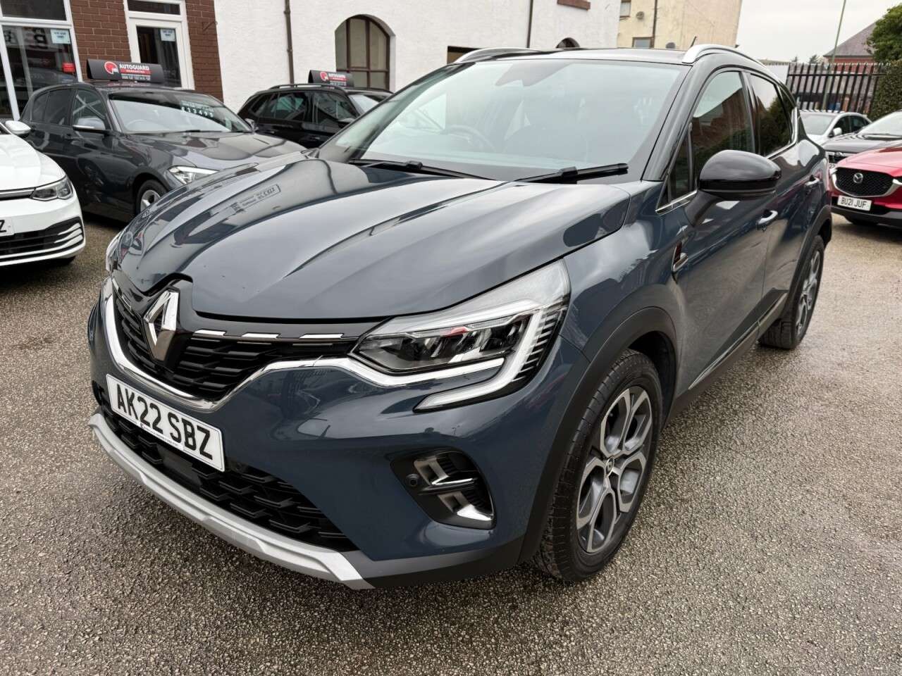 A 2022 RENAULT CAPTUR 1.0 TCe SE Edition SUV 5dr Petrol Manual Euro 6 (s/s) (90 ps) FSH - HALF LE A 2022 RENAULT CAPTUR 1.0 TCe SE Edition SUV 5dr Petrol Manual Euro 6 (s/s) (90 ps) FSH - HALF LE