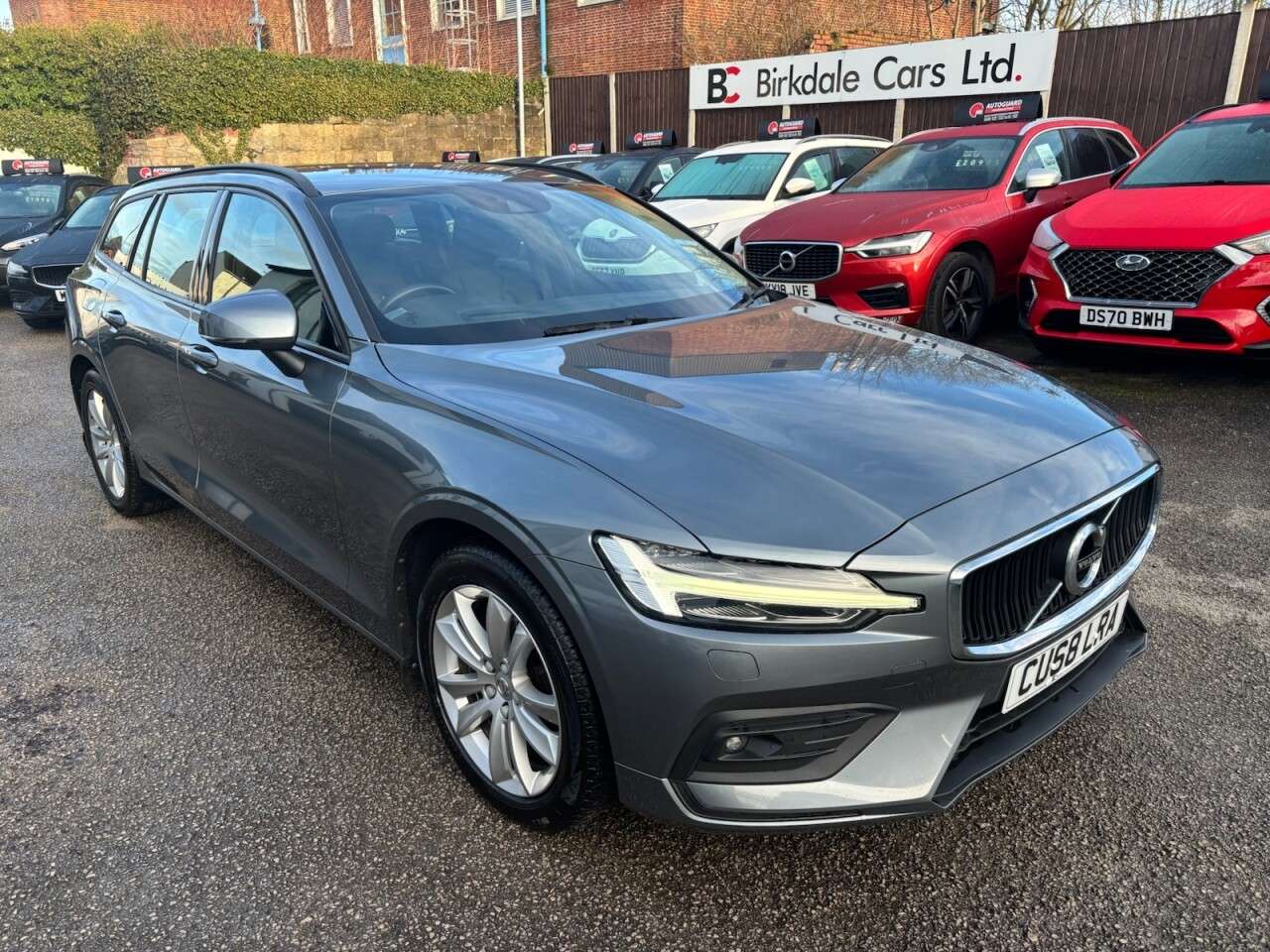 A 2018 VOLVO V60 2.0 D3 Momentum Pro Estate 5dr Diesel Manual Euro 6 (s/s) (150 ps) FSH - LE A 2018 VOLVO V60 2.0 D3 Momentum Pro Estate 5dr Diesel Manual Euro 6 (s/s) (150 ps) FSH - LE
