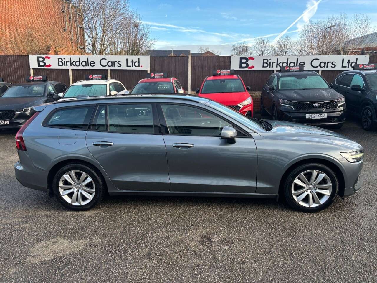 A 2018 VOLVO V60 2.0 D3 Momentum Pro Estate 5dr Diesel Manual Euro 6 (s/s) (150 ps) FSH - LE A 2018 VOLVO V60 2.0 D3 Momentum Pro Estate 5dr Diesel Manual Euro 6 (s/s) (150 ps) FSH - LE