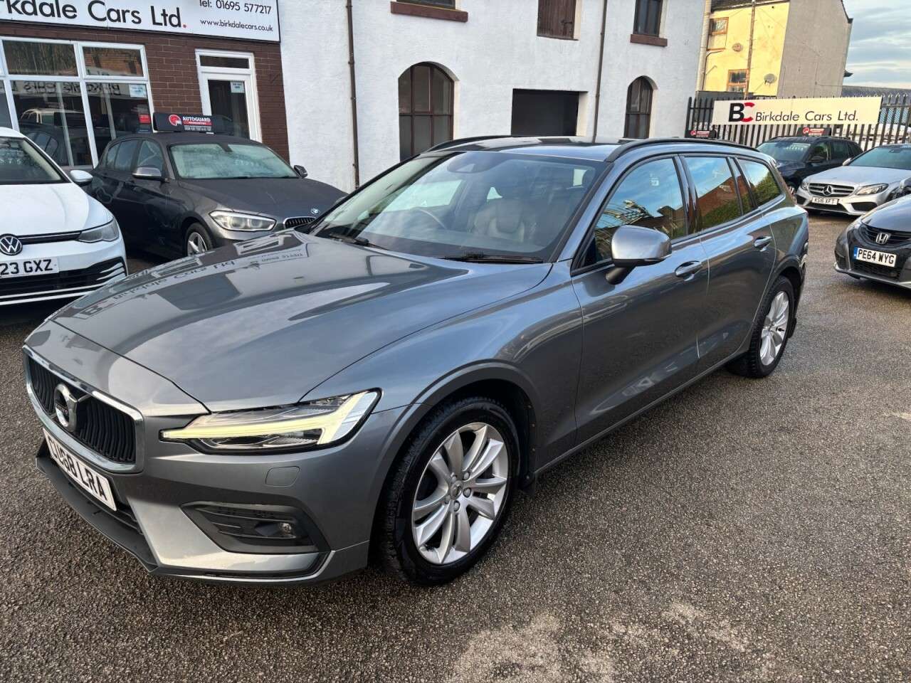 A 2018 VOLVO V60 2.0 D3 Momentum Pro Estate 5dr Diesel Manual Euro 6 (s/s) (150 ps) FSH - LE A 2018 VOLVO V60 2.0 D3 Momentum Pro Estate 5dr Diesel Manual Euro 6 (s/s) (150 ps) FSH - LE