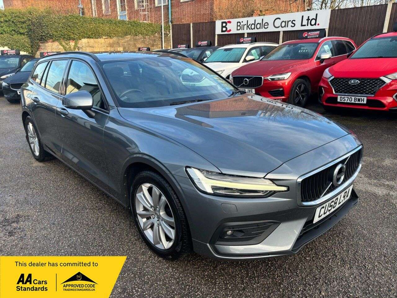 A 2018 VOLVO V60 2.0 D3 Momentum Pro Estate 5dr Diesel Manual Euro 6 (s/s) (150 ps) FSH - LE A 2018 VOLVO V60 2.0 D3 Momentum Pro Estate 5dr Diesel Manual Euro 6 (s/s) (150 ps) FSH - LE