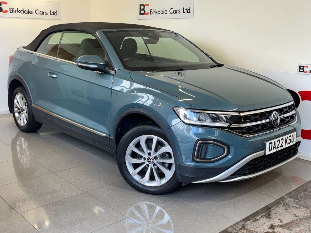 A 2022 VOLKSWAGEN T-ROC 1.0 TSI Style Convertible 2dr Petrol Manual 2WD Euro 6 (s/s) (110 ps) FSH - A 2022 VOLKSWAGEN T-ROC 1.0 TSI Style Convertible 2dr Petrol Manual 2WD Euro 6 (s/s) (110 ps) FSH -