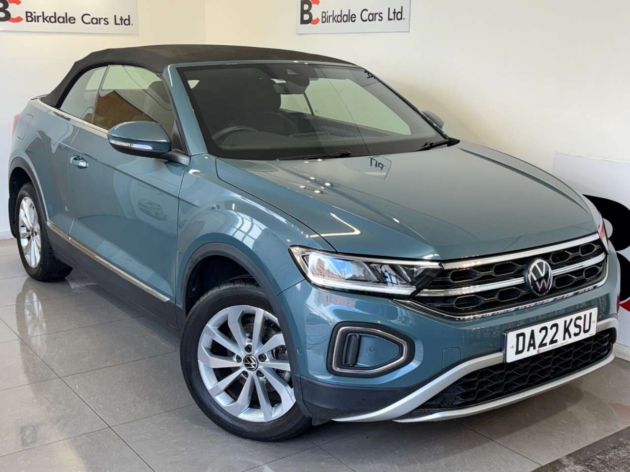A 2022 VOLKSWAGEN T-ROC 1.0 TSI Style Convertible 2dr Petrol Manual 2WD Euro 6 (s/s) (110 ps) FSH - A 2022 VOLKSWAGEN T-ROC 1.0 TSI Style Convertible 2dr Petrol Manual 2WD Euro 6 (s/s) (110 ps) FSH -