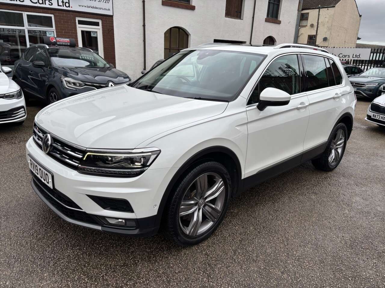 A 2019 VOLKSWAGEN TIGUAN 2.0 TSI SEL SUV 5dr Petrol DSG 4Motion 4WD Auto Euro 6 (s/s) (190 ps) 1 OWN A 2019 VOLKSWAGEN TIGUAN 2.0 TSI SEL SUV 5dr Petrol DSG 4Motion 4WD Auto Euro 6 (s/s) (190 ps) 1 OWN