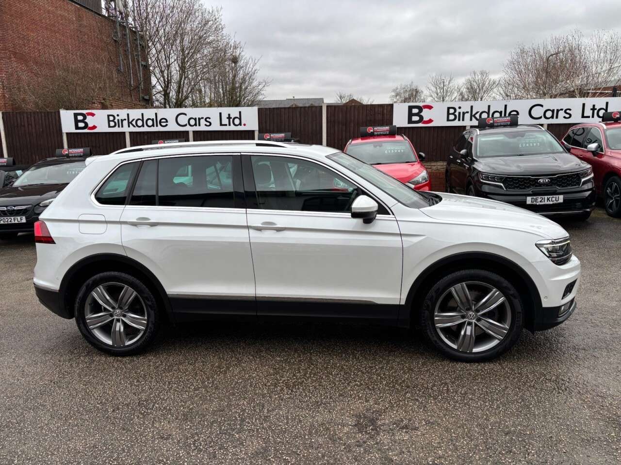 A 2019 VOLKSWAGEN TIGUAN 2.0 TSI SEL SUV 5dr Petrol DSG 4Motion 4WD Auto Euro 6 (s/s) (190 ps) 1 OWN A 2019 VOLKSWAGEN TIGUAN 2.0 TSI SEL SUV 5dr Petrol DSG 4Motion 4WD Auto Euro 6 (s/s) (190 ps) 1 OWN
