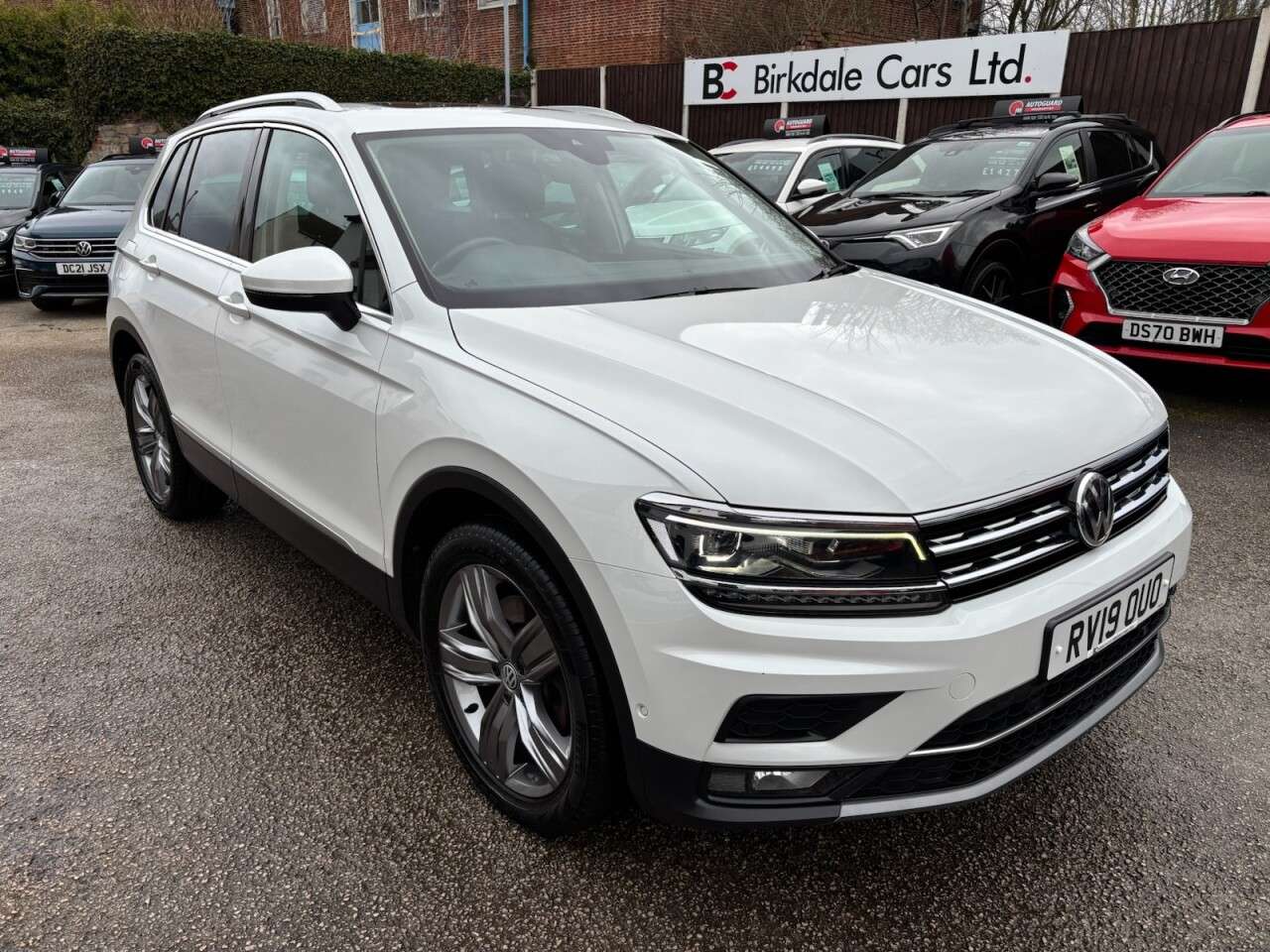 A 2019 VOLKSWAGEN TIGUAN 2.0 TSI SEL SUV 5dr Petrol DSG 4Motion 4WD Auto Euro 6 (s/s) (190 ps) 1 OWN A 2019 VOLKSWAGEN TIGUAN 2.0 TSI SEL SUV 5dr Petrol DSG 4Motion 4WD Auto Euro 6 (s/s) (190 ps) 1 OWN