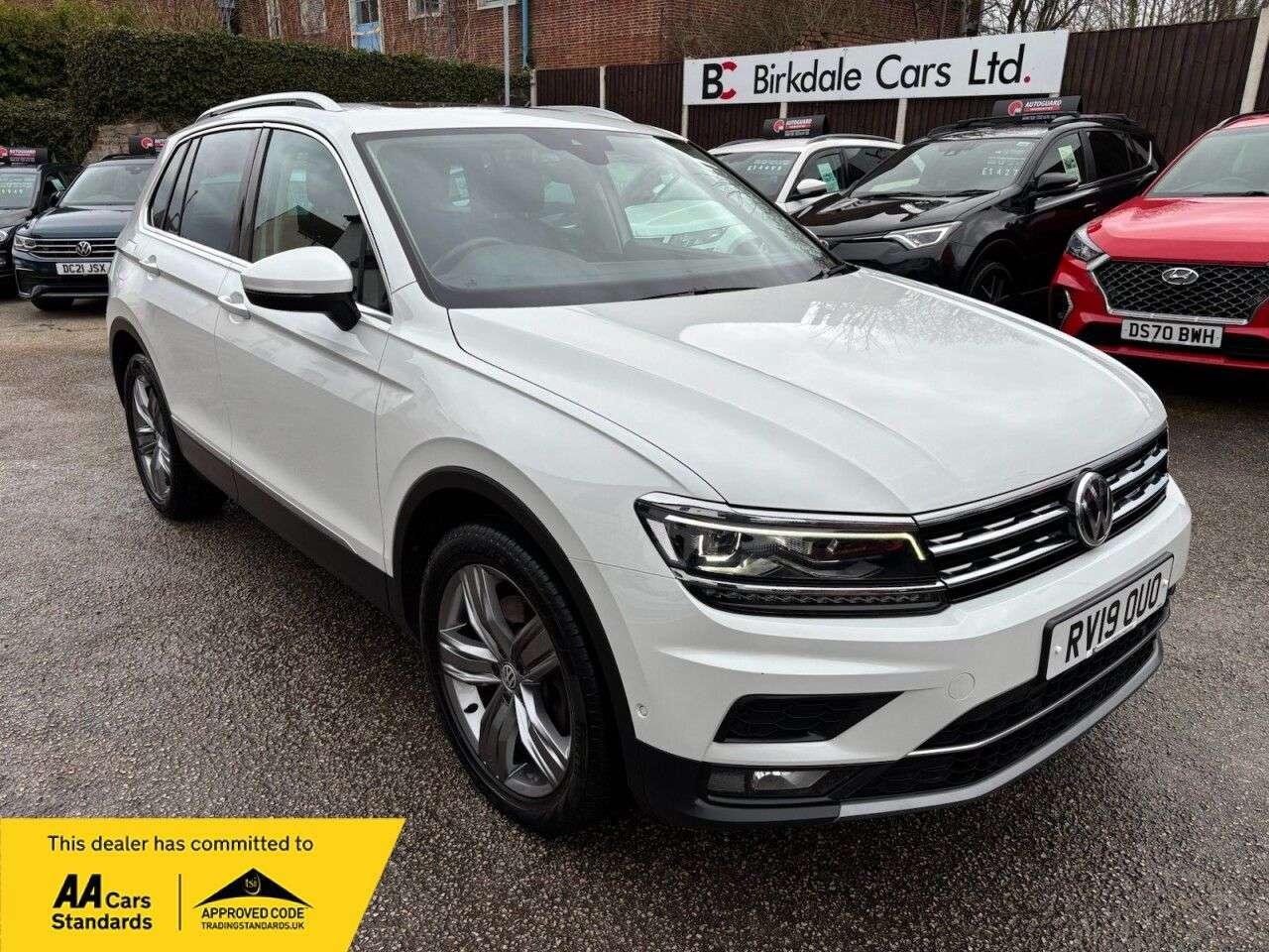 A 2019 VOLKSWAGEN TIGUAN 2.0 TSI SEL SUV 5dr Petrol DSG 4Motion 4WD Auto Euro 6 (s/s) (190 ps) 1 OWN A 2019 VOLKSWAGEN TIGUAN 2.0 TSI SEL SUV 5dr Petrol DSG 4Motion 4WD Auto Euro 6 (s/s) (190 ps) 1 OWN