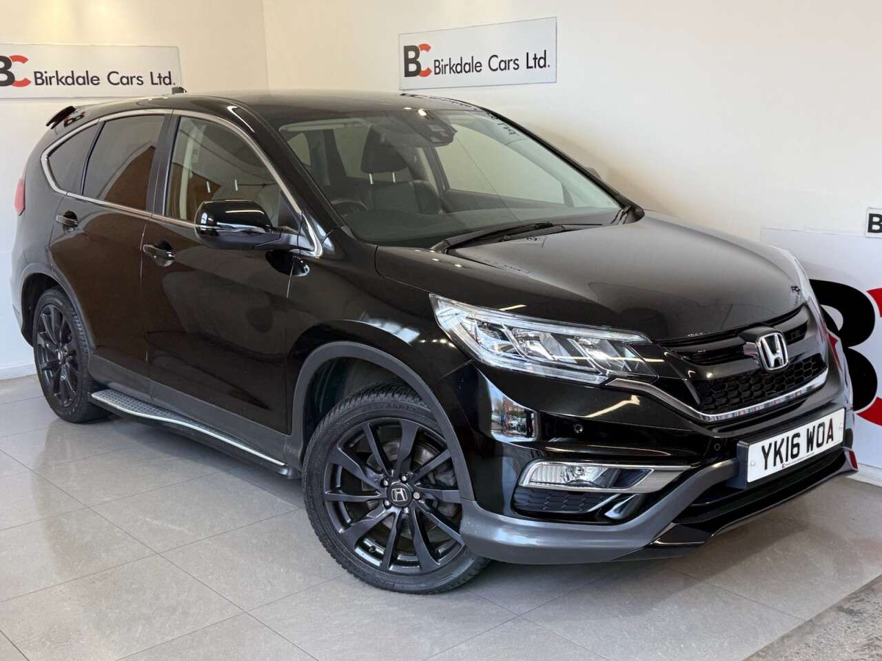 A 2016 HONDA CR-V 1.6 i-DTEC Black Edition SUV 5dr Diesel 4WD Auto Euro 6 (160 ps) FSH - LEAT A 2016 HONDA CR-V 1.6 i-DTEC Black Edition SUV 5dr Diesel 4WD Auto Euro 6 (160 ps) FSH - LEAT