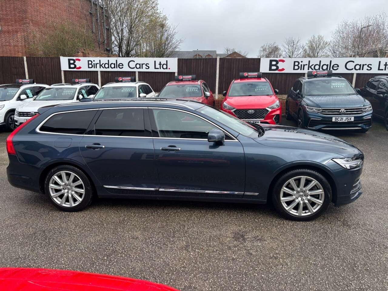 A 2018 VOLVO V90 2.0 D5 PowerPulse Inscription Pro Estate 5dr Diesel Auto AWD Euro 6 (s/s) ( A 2018 VOLVO V90 2.0 D5 PowerPulse Inscription Pro Estate 5dr Diesel Auto AWD Euro 6 (s/s) (