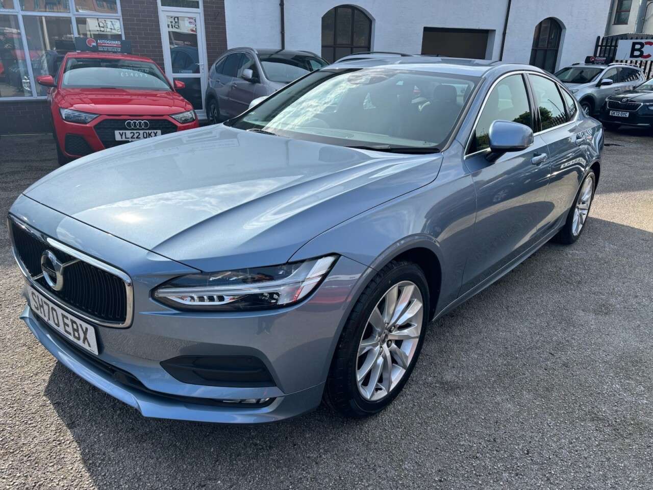 A 2020 VOLVO S90 2.0 T4 Momentum Plus Saloon 4dr Petrol Auto Euro 6 (s/s) (190 ps) FSH - LEA A 2020 VOLVO S90 2.0 T4 Momentum Plus Saloon 4dr Petrol Auto Euro 6 (s/s) (190 ps) FSH - LEA