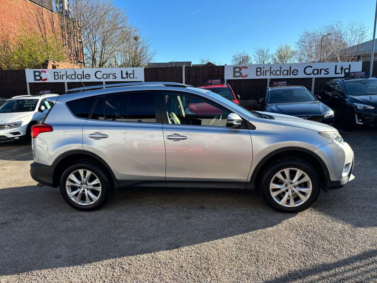 A 2013 TOYOTA RAV4 2.2 D Invincible SUV 5dr Diesel Auto 4WD Euro 5 (150 ps) FSH - HEATED SEATS A 2013 TOYOTA RAV4 2.2 D Invincible SUV 5dr Diesel Auto 4WD Euro 5 (150 ps) FSH - HEATED SEATS