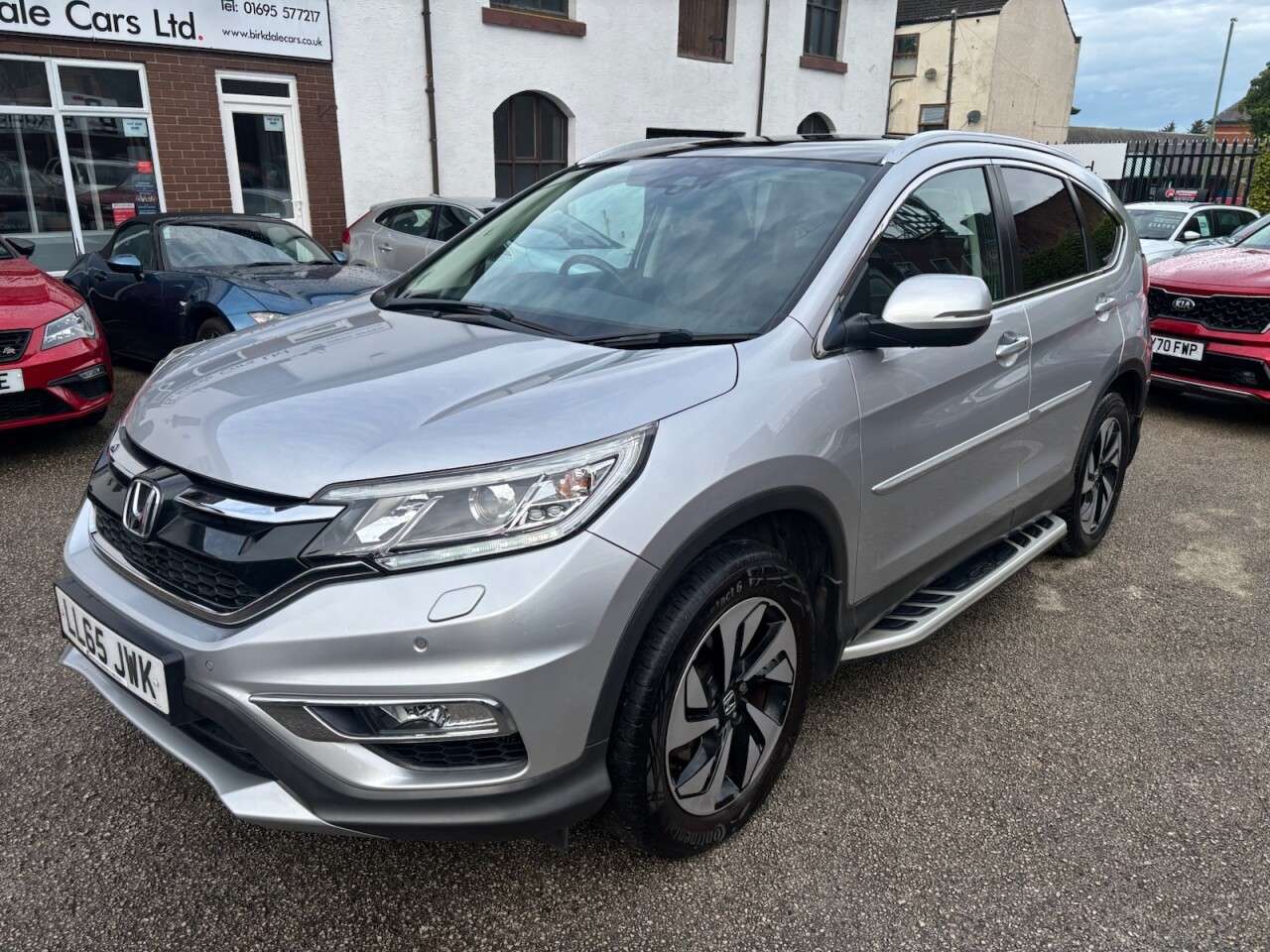 A 2015 HONDA CR-V 1.6 i-DTEC EX SUV 5dr Diesel Auto 4WD Euro 6 (160 ps) FSH - LEATHER/HEATED A 2015 HONDA CR-V 1.6 i-DTEC EX SUV 5dr Diesel Auto 4WD Euro 6 (160 ps) FSH - LEATHER/HEATED