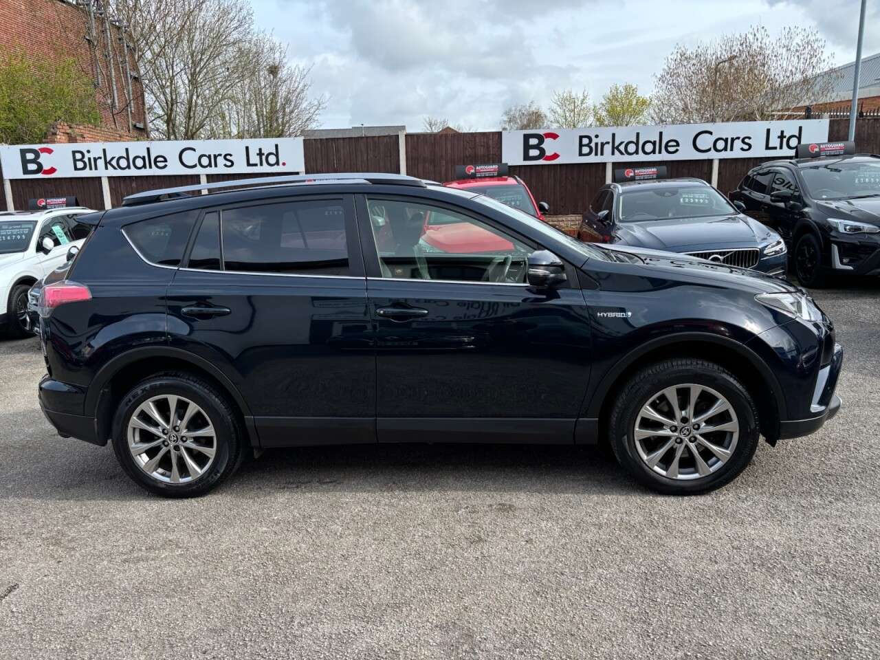 A 2016 TOYOTA RAV4 2.5 VVT-h Excel SUV 5dr Petrol Hybrid 4WD Auto Euro 6 (s/s) (Safety Sense, A 2016 TOYOTA RAV4 2.5 VVT-h Excel SUV 5dr Petrol Hybrid 4WD Auto Euro 6 (s/s) (Safety Sense,