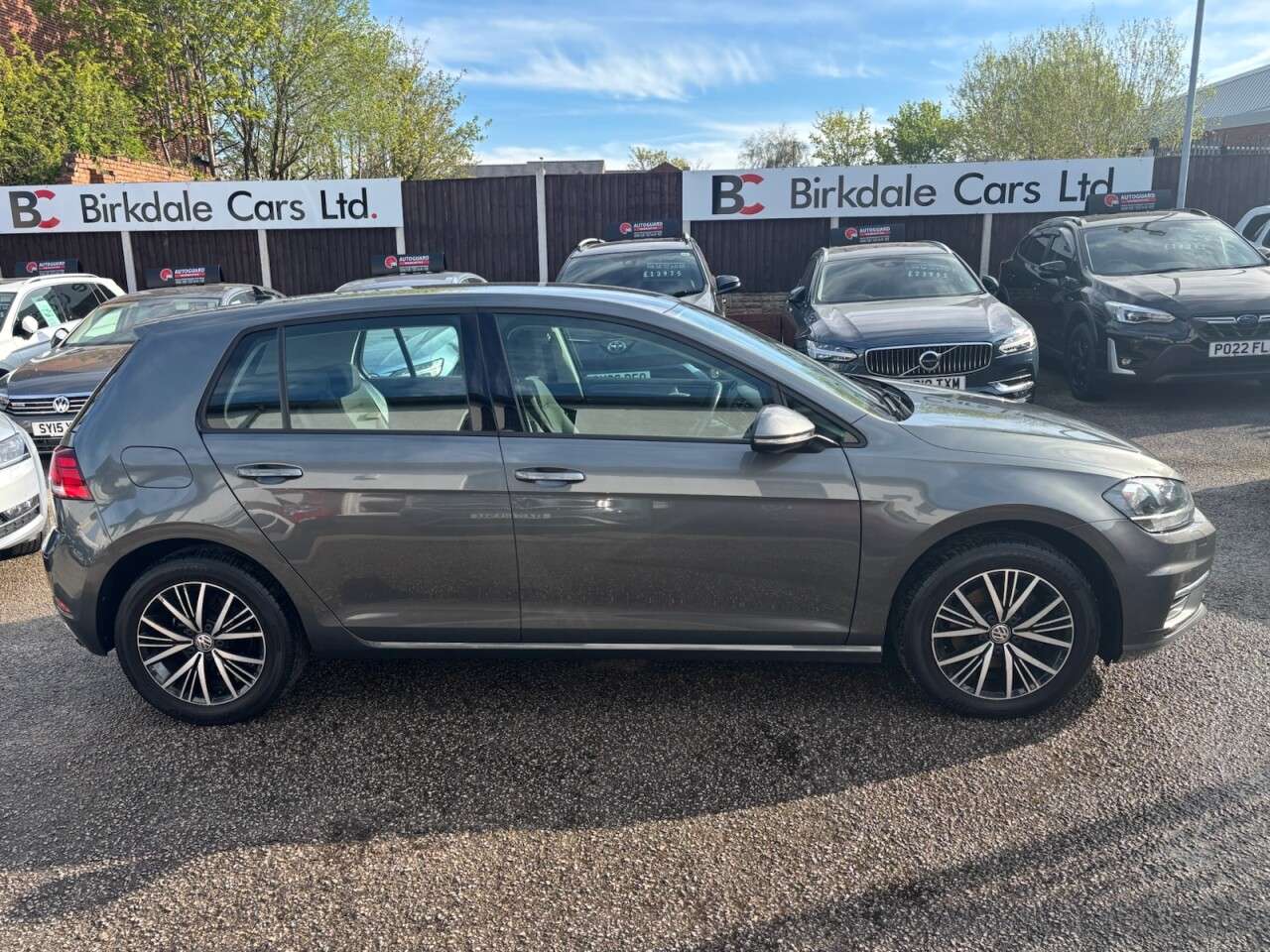 A 2018 VOLKSWAGEN GOLF 1.6 TDI SE Nav Hatchback 5dr Diesel Manual Euro 6 (s/s) (115 ps) FSH - HEAT A 2018 VOLKSWAGEN GOLF 1.6 TDI SE Nav Hatchback 5dr Diesel Manual Euro 6 (s/s) (115 ps) FSH - HEAT