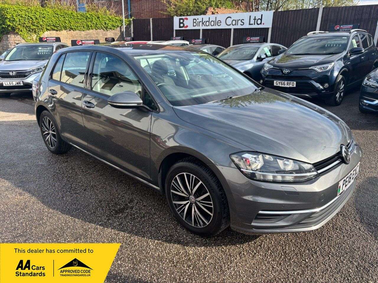 A 2018 VOLKSWAGEN GOLF 1.6 TDI SE Nav Hatchback 5dr Diesel Manual Euro 6 (s/s) (115 ps) FSH - HEAT A 2018 VOLKSWAGEN GOLF 1.6 TDI SE Nav Hatchback 5dr Diesel Manual Euro 6 (s/s) (115 ps) FSH - HEAT