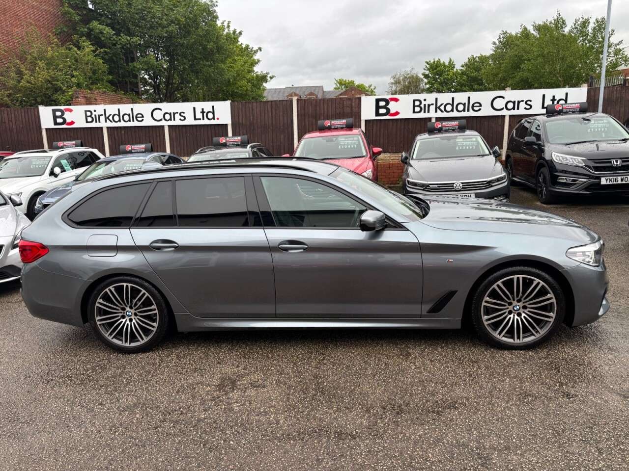 A 2018 BMW 5 SERIES 2.0 520d M Sport Touring 5dr Diesel XDrive 4WD Auto Euro 6 (s/s) (190 ps) F A 2018 BMW 5 SERIES 2.0 520d M Sport Touring 5dr Diesel XDrive 4WD Auto Euro 6 (s/s) (190 ps) F