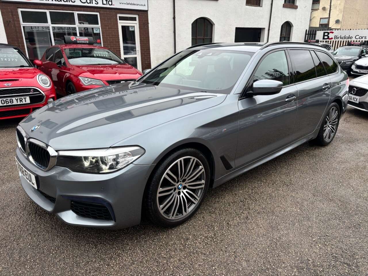 A 2018 BMW 5 SERIES 2.0 520d M Sport Touring 5dr Diesel XDrive 4WD Auto Euro 6 (s/s) (190 ps) F A 2018 BMW 5 SERIES 2.0 520d M Sport Touring 5dr Diesel XDrive 4WD Auto Euro 6 (s/s) (190 ps) F