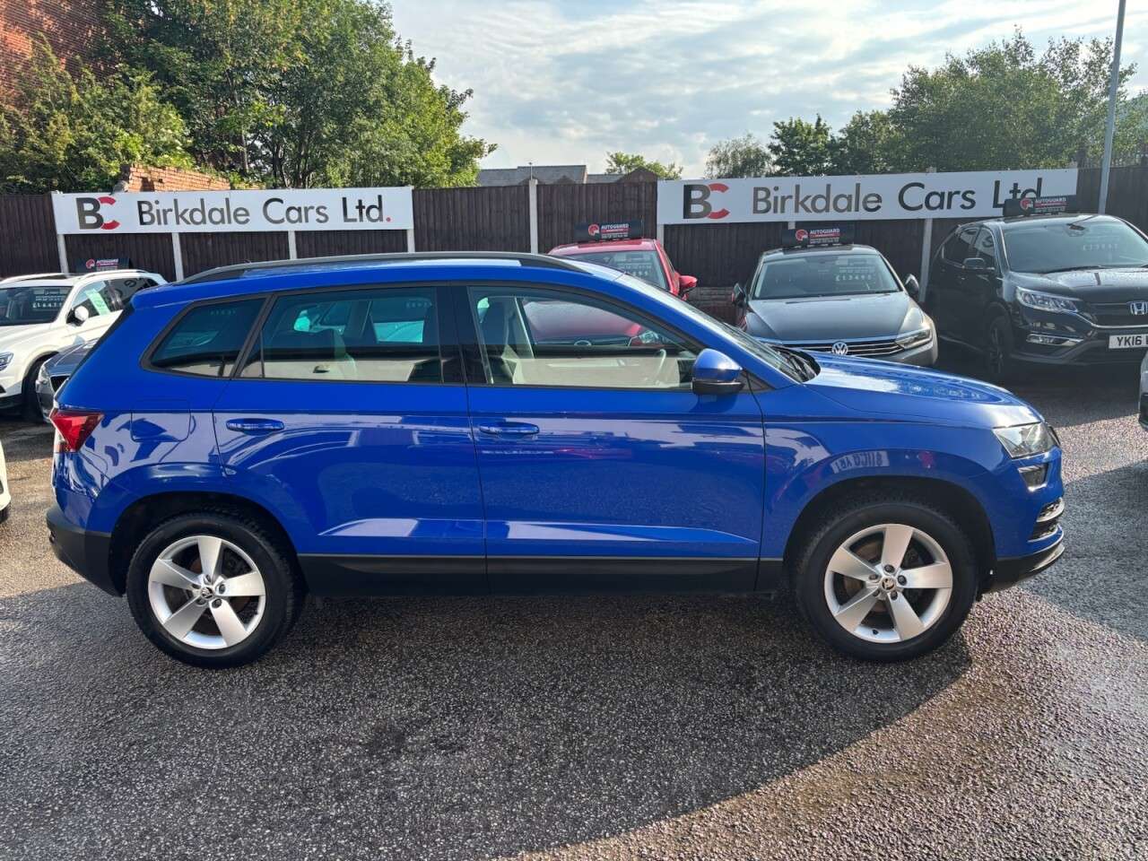 A 2019 SKODA KAROQ 1.6 TDI SE Technology SUV 5dr Diesel Manual Euro 6 (s/s) (115 ps) FSH - APP A 2019 SKODA KAROQ 1.6 TDI SE Technology SUV 5dr Diesel Manual Euro 6 (s/s) (115 ps) FSH - APP