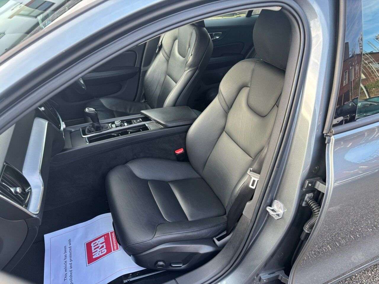 2018 VOLVO V60 2018 VOLVO V60
