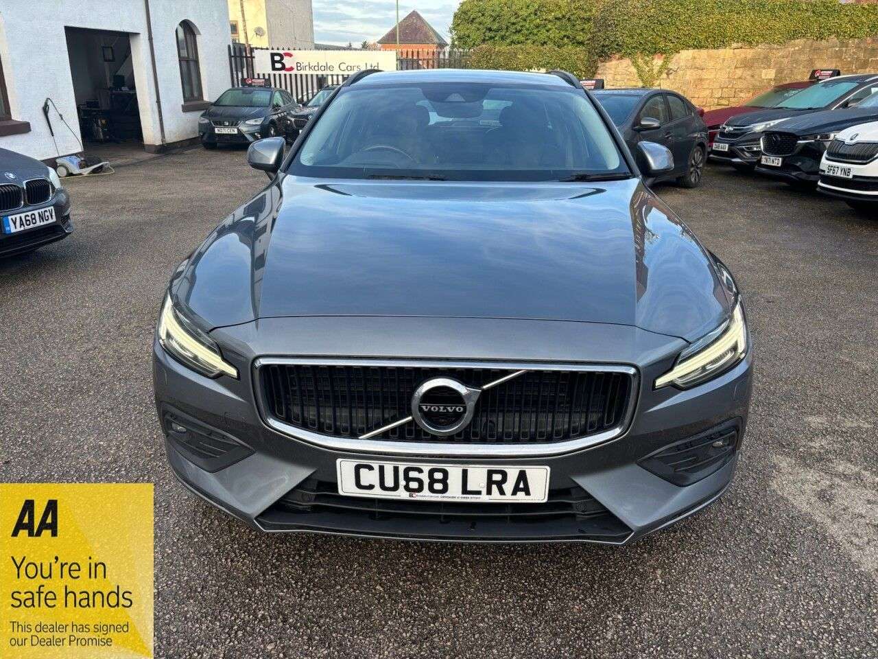 A 2018 VOLVO V60 2.0 D3 Momentum Pro Estate 5dr Diesel Manual Euro 6 (s/s) (150 ps) FSH - LE A 2018 VOLVO V60 2.0 D3 Momentum Pro Estate 5dr Diesel Manual Euro 6 (s/s) (150 ps) FSH - LE