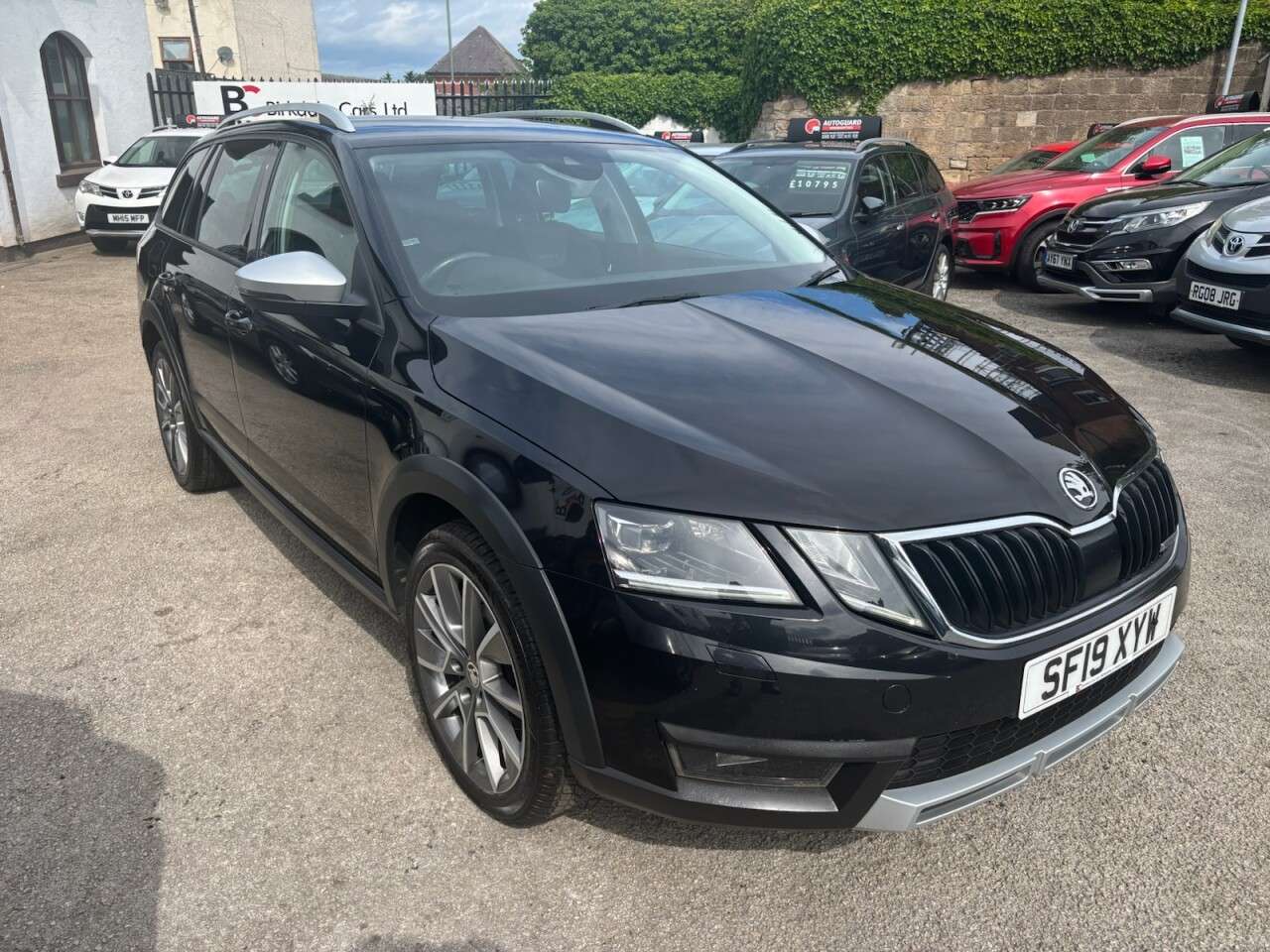 A 2019 SKODA OCTAVIA 2.0 TDI Scout Estate 5dr Diesel DSG 4WD Auto Euro 6 (s/s) (150 ps) FSH - AP A 2019 SKODA OCTAVIA 2.0 TDI Scout Estate 5dr Diesel DSG 4WD Auto Euro 6 (s/s) (150 ps) FSH - AP
