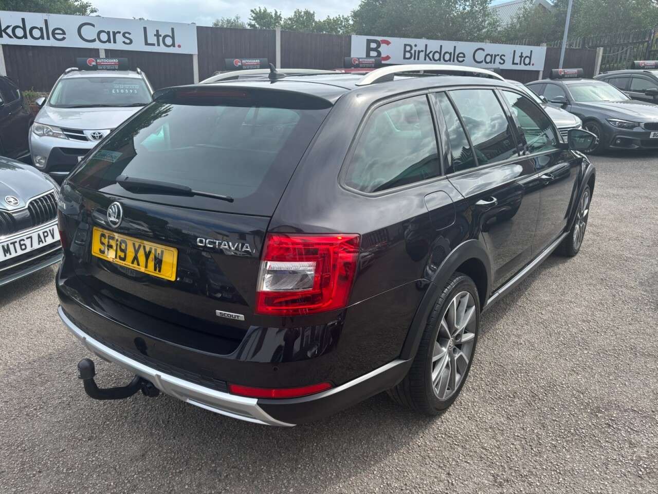 A 2019 SKODA OCTAVIA 2.0 TDI Scout Estate 5dr Diesel DSG 4WD Auto Euro 6 (s/s) (150 ps) FSH - AP A 2019 SKODA OCTAVIA 2.0 TDI Scout Estate 5dr Diesel DSG 4WD Auto Euro 6 (s/s) (150 ps) FSH - AP