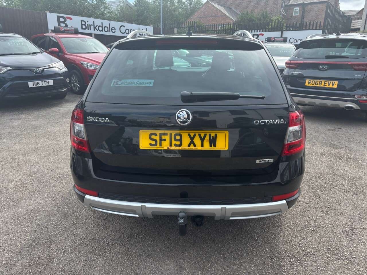 A 2019 SKODA OCTAVIA 2.0 TDI Scout Estate 5dr Diesel DSG 4WD Auto Euro 6 (s/s) (150 ps) FSH - AP A 2019 SKODA OCTAVIA 2.0 TDI Scout Estate 5dr Diesel DSG 4WD Auto Euro 6 (s/s) (150 ps) FSH - AP