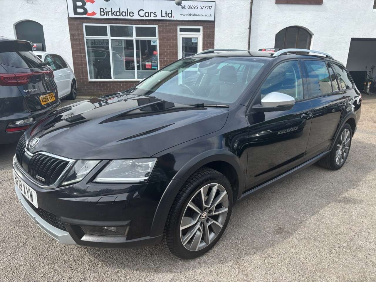 A 2019 SKODA OCTAVIA 2.0 TDI Scout Estate 5dr Diesel DSG 4WD Auto Euro 6 (s/s) (150 ps) FSH - AP A 2019 SKODA OCTAVIA 2.0 TDI Scout Estate 5dr Diesel DSG 4WD Auto Euro 6 (s/s) (150 ps) FSH - AP
