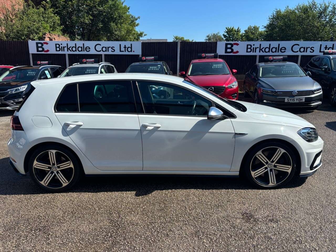 A 2019 VOLKSWAGEN GOLF 2.0 TSI R Hatchback 5dr Petrol DSG 4Motion 4WD Auto Euro 6 (s/s) (300 ps) F A 2019 VOLKSWAGEN GOLF 2.0 TSI R Hatchback 5dr Petrol DSG 4Motion 4WD Auto Euro 6 (s/s) (300 ps) F