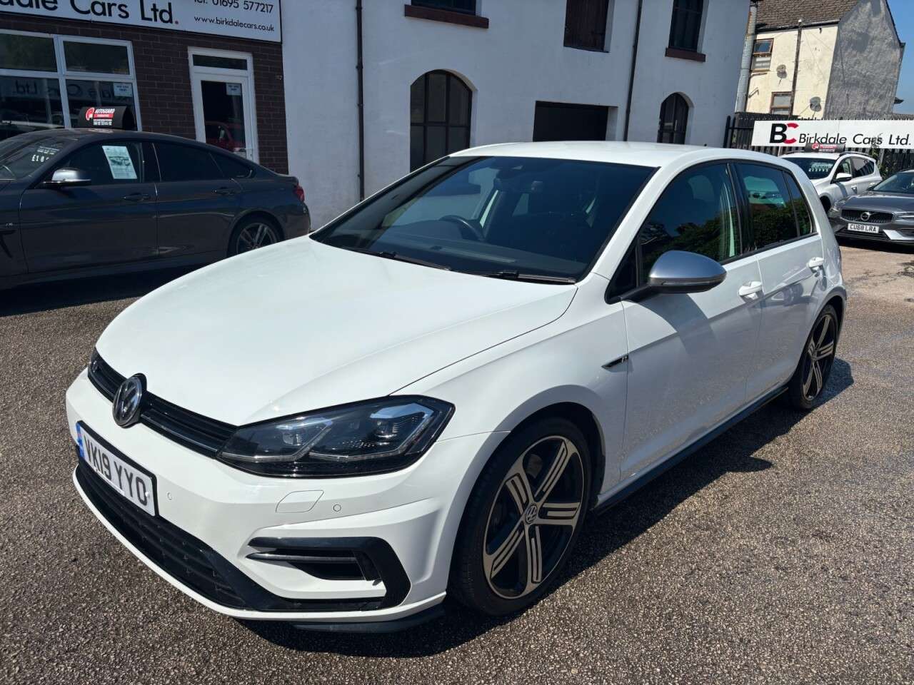 A 2019 VOLKSWAGEN GOLF 2.0 TSI R Hatchback 5dr Petrol DSG 4Motion 4WD Auto Euro 6 (s/s) (300 ps) F A 2019 VOLKSWAGEN GOLF 2.0 TSI R Hatchback 5dr Petrol DSG 4Motion 4WD Auto Euro 6 (s/s) (300 ps) F