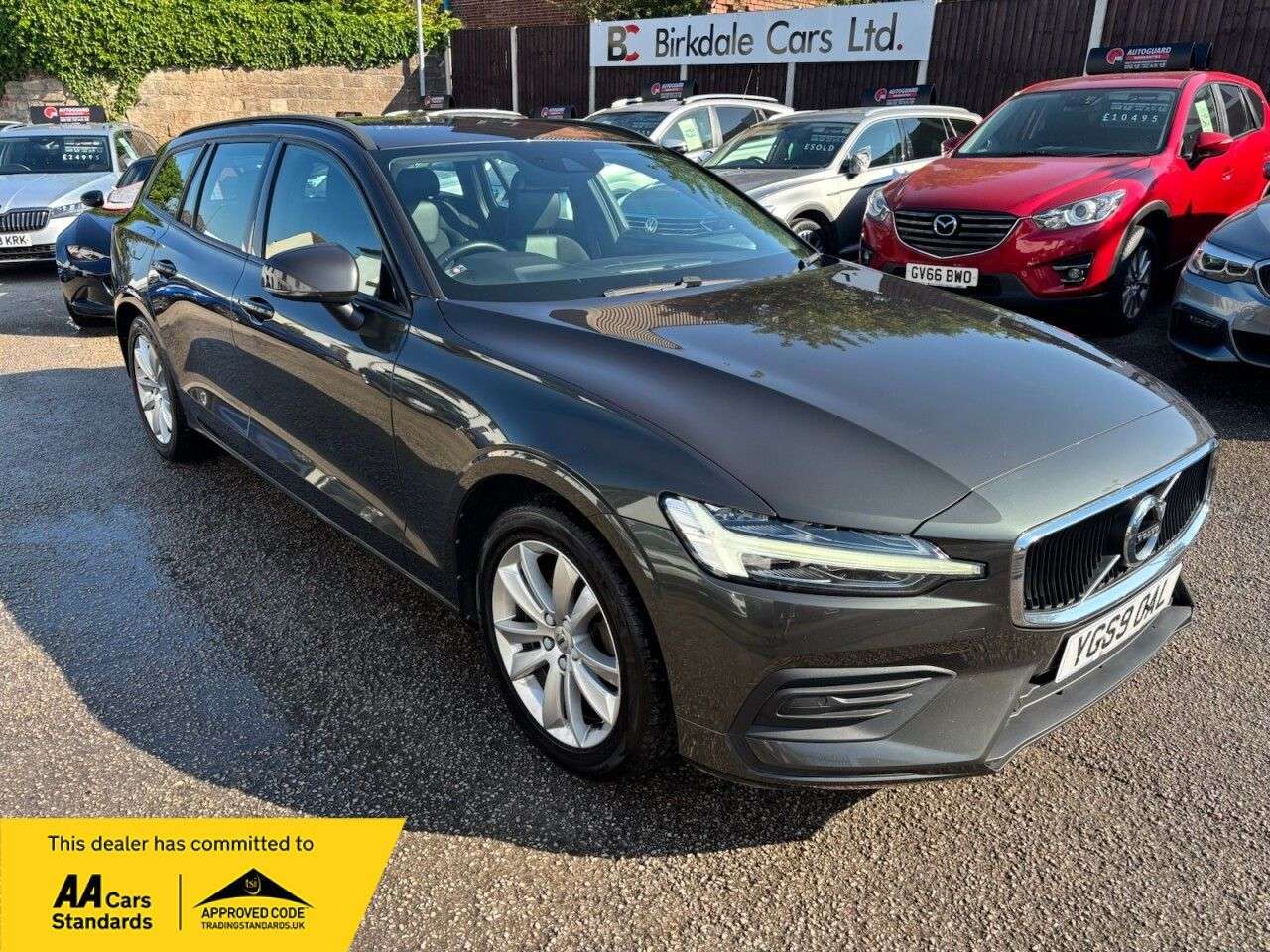 A 2019 VOLVO V60 2.0 D4 Momentum Plus Estate 5dr Diesel Manual Euro 6 (s/s) (190 ps) FSH - H A 2019 VOLVO V60 2.0 D4 Momentum Plus Estate 5dr Diesel Manual Euro 6 (s/s) (190 ps) FSH - H