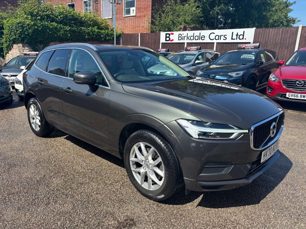 A 2020 VOLVO XC60 2.0 B5 MHEV Momentum SUV 5dr Petrol Hybrid Auto AWD Euro 6 (s/s) (250 ps) F A 2020 VOLVO XC60 2.0 B5 MHEV Momentum SUV 5dr Petrol Hybrid Auto AWD Euro 6 (s/s) (250 ps) F