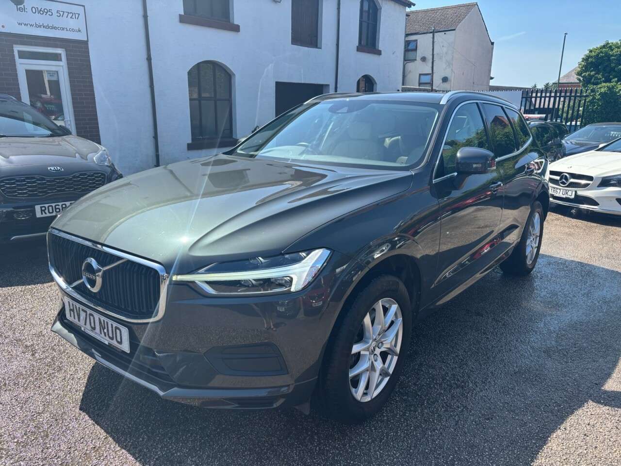 A 2020 VOLVO XC60 2.0 B5 MHEV Momentum SUV 5dr Petrol Hybrid Auto AWD Euro 6 (s/s) (250 ps) F A 2020 VOLVO XC60 2.0 B5 MHEV Momentum SUV 5dr Petrol Hybrid Auto AWD Euro 6 (s/s) (250 ps) F