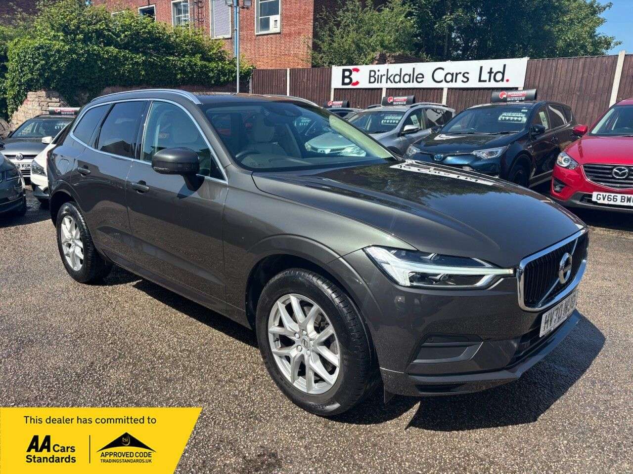 A 2020 VOLVO XC60 2.0 B5 MHEV Momentum SUV 5dr Petrol Hybrid Auto AWD Euro 6 (s/s) (250 ps) F A 2020 VOLVO XC60 2.0 B5 MHEV Momentum SUV 5dr Petrol Hybrid Auto AWD Euro 6 (s/s) (250 ps) F