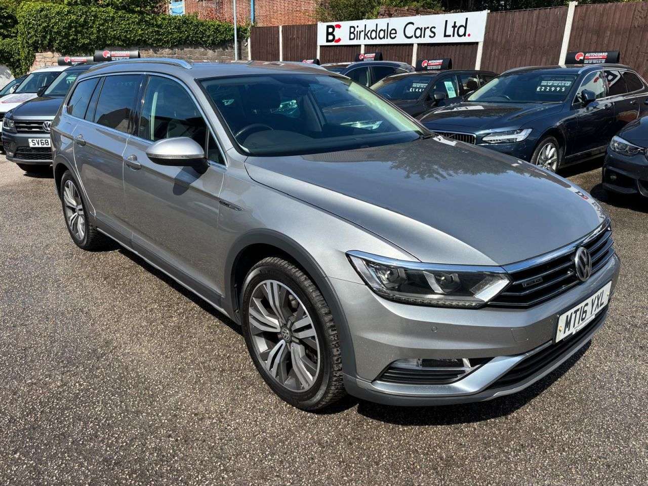 A 2016 VOLKSWAGEN PASSAT 2.0 TDI BlueMotion Tech Alltrack Estate 5dr Diesel Manual 4Motion 4WD Euro A 2016 VOLKSWAGEN PASSAT 2.0 TDI BlueMotion Tech Alltrack Estate 5dr Diesel Manual 4Motion 4WD Euro