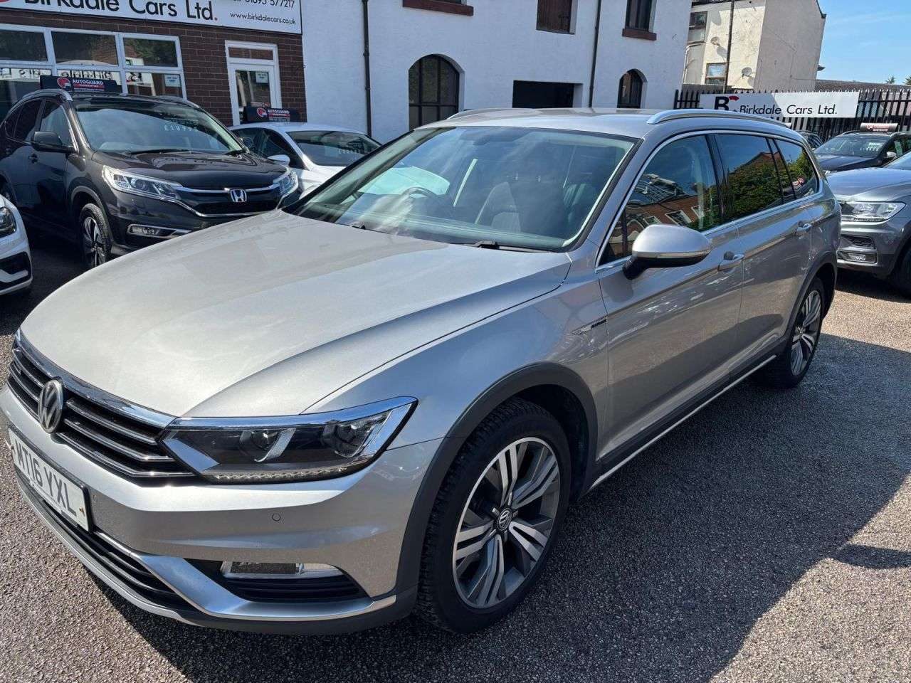 A 2016 VOLKSWAGEN PASSAT 2.0 TDI BlueMotion Tech Alltrack Estate 5dr Diesel Manual 4Motion 4WD Euro A 2016 VOLKSWAGEN PASSAT 2.0 TDI BlueMotion Tech Alltrack Estate 5dr Diesel Manual 4Motion 4WD Euro
