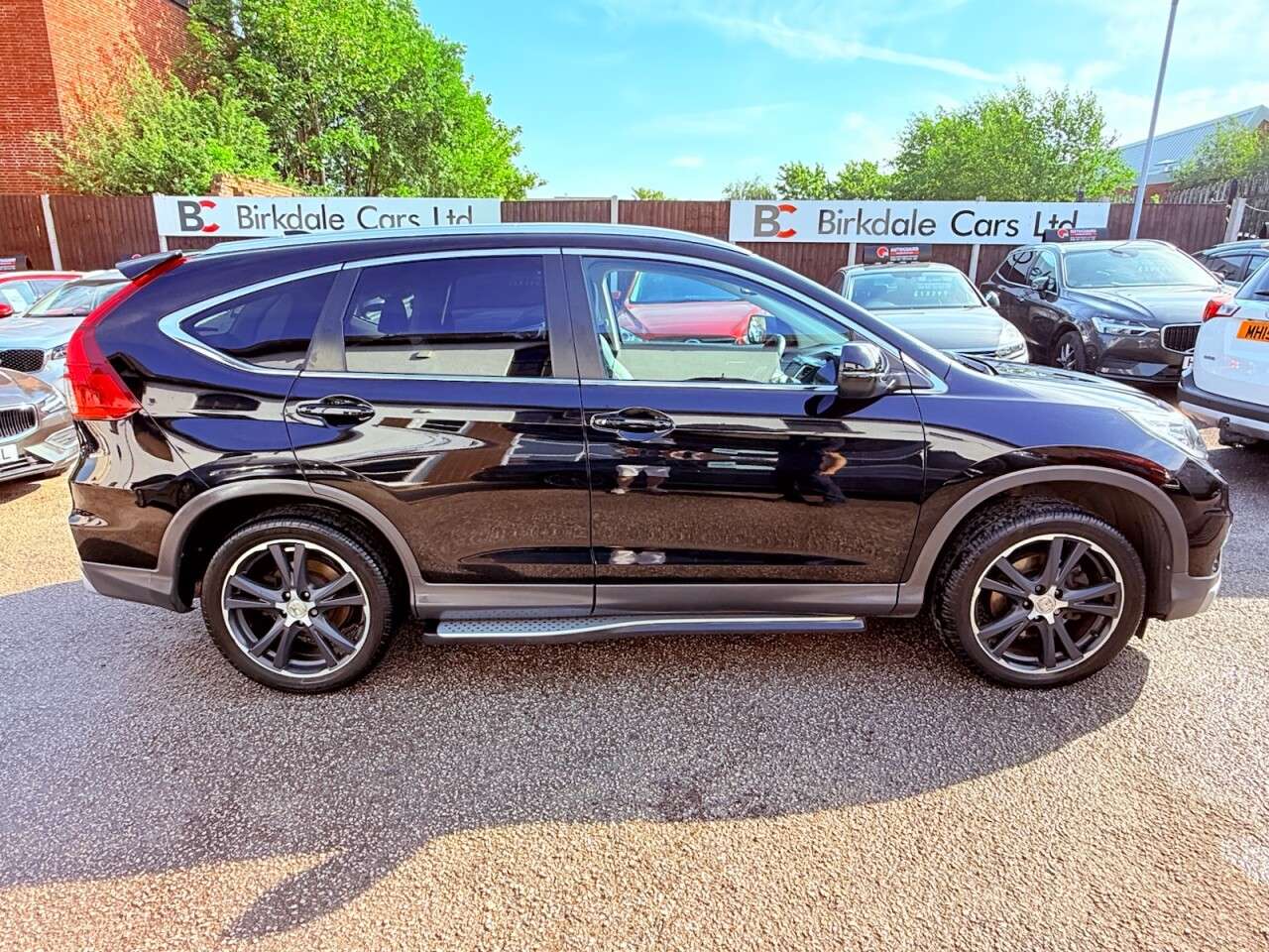 A 2017 HONDA CR-V 1.6 i-DTEC EX SUV 5dr Diesel Auto 4WD Euro 6 (160 ps) FSH - £4000 EXTRAS - A 2017 HONDA CR-V 1.6 i-DTEC EX SUV 5dr Diesel Auto 4WD Euro 6 (160 ps) FSH - £4000 EXTRAS -