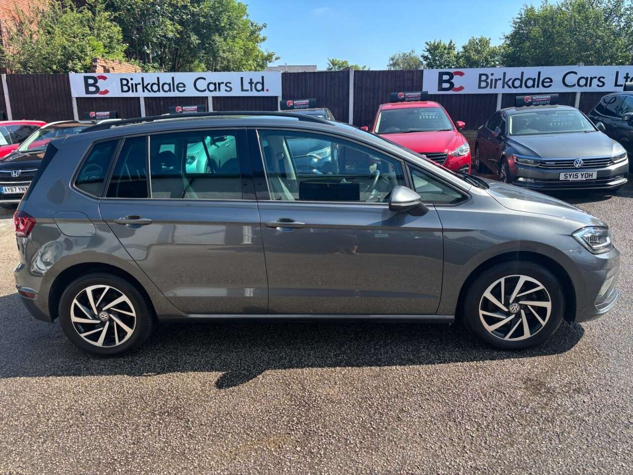 A 2020 VOLKSWAGEN GOLF SV 1.5 TSI EVO Match MPV 5dr Petrol Manual Euro 6 (s/s) (130 ps) FSH (VW) - HE A 2020 VOLKSWAGEN GOLF SV 1.5 TSI EVO Match MPV 5dr Petrol Manual Euro 6 (s/s) (130 ps) FSH (VW) - HE
