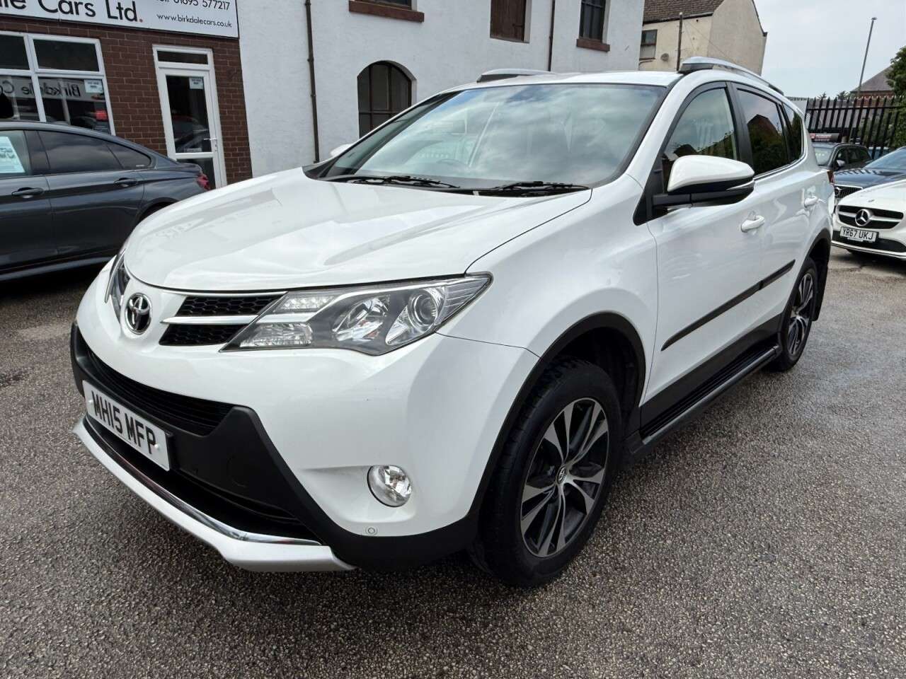 A 2015 TOYOTA RAV4 2.0 V-Matic Invincible SUV 5dr Petrol Multidrive S 4WD Auto Euro 5 (151 ps) A 2015 TOYOTA RAV4 2.0 V-Matic Invincible SUV 5dr Petrol Multidrive S 4WD Auto Euro 5 (151 ps)