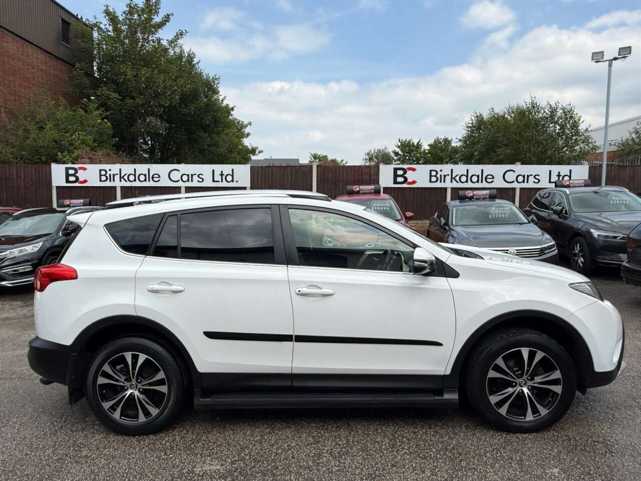 A 2015 TOYOTA RAV4 2.0 V-Matic Invincible SUV 5dr Petrol Multidrive S 4WD Auto Euro 5 (151 ps) A 2015 TOYOTA RAV4 2.0 V-Matic Invincible SUV 5dr Petrol Multidrive S 4WD Auto Euro 5 (151 ps)