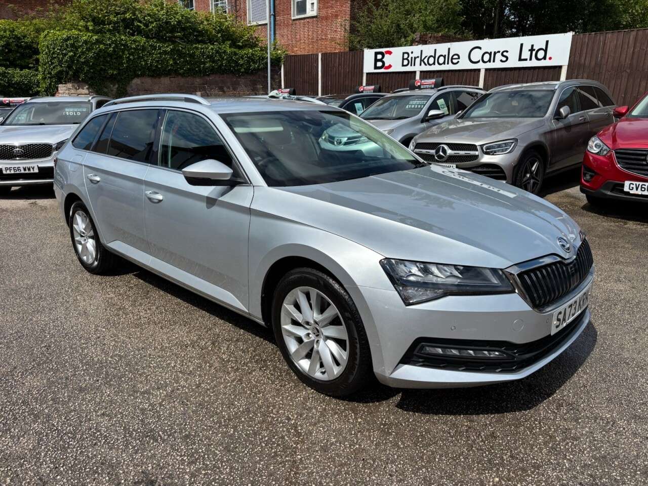 A 2023 SKODA SUPERB 2.0 TDI SE Technology Estate 5dr Diesel DSG Auto Euro 6 (s/s) (150 ps) FSH A 2023 SKODA SUPERB 2.0 TDI SE Technology Estate 5dr Diesel DSG Auto Euro 6 (s/s) (150 ps) FSH