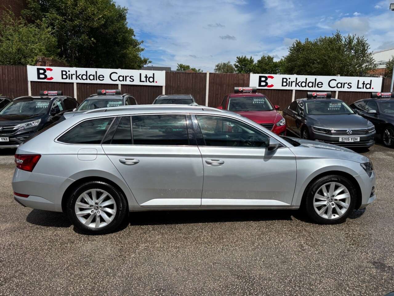 A 2023 SKODA SUPERB 2.0 TDI SE Technology Estate 5dr Diesel DSG Auto Euro 6 (s/s) (150 ps) FSH A 2023 SKODA SUPERB 2.0 TDI SE Technology Estate 5dr Diesel DSG Auto Euro 6 (s/s) (150 ps) FSH