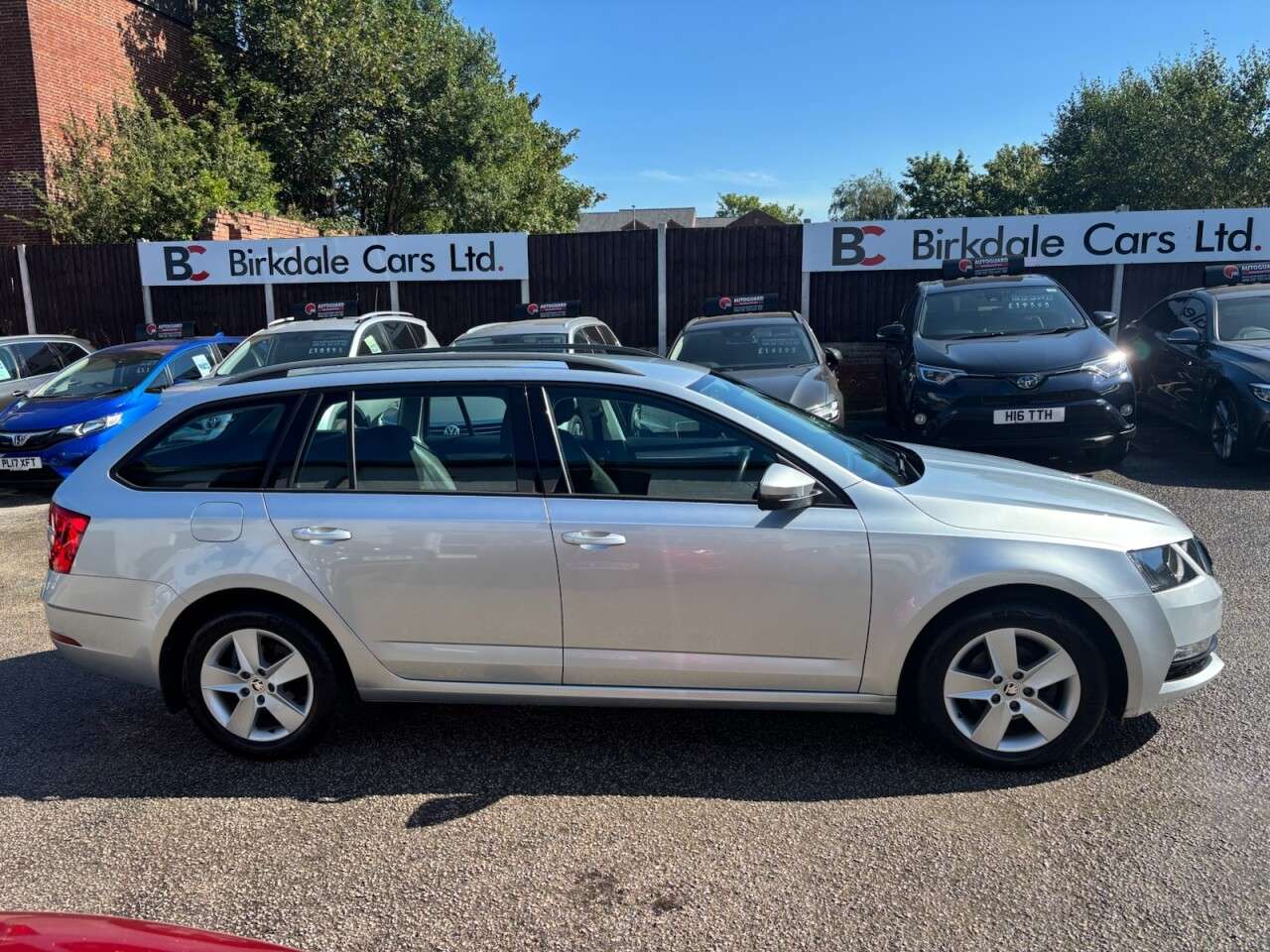 A 2018 SKODA OCTAVIA 1.6 TDI SE Estate 5dr Diesel DSG Euro 6 (s/s) (115 ps) CLIMATE - CRUISE - D A 2018 SKODA OCTAVIA 1.6 TDI SE Estate 5dr Diesel DSG Euro 6 (s/s) (115 ps) CLIMATE - CRUISE - D