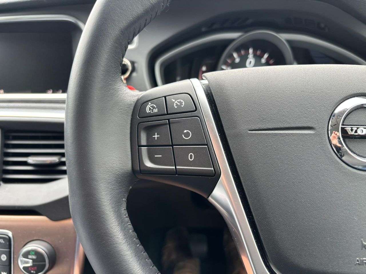 2017 VOLVO V40 CROSS COUNTRY 2017 VOLVO V40 CROSS COUNTRY