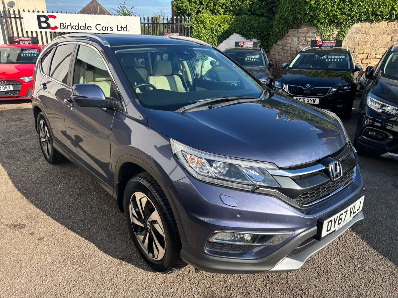 A 2017 HONDA CR-V 1.6 i-DTEC EX SUV 5dr Diesel 4WD Manual Euro 6 (s/s) (160 ps) FSH - LEATHER A 2017 HONDA CR-V 1.6 i-DTEC EX SUV 5dr Diesel 4WD Manual Euro 6 (s/s) (160 ps) FSH - LEATHER