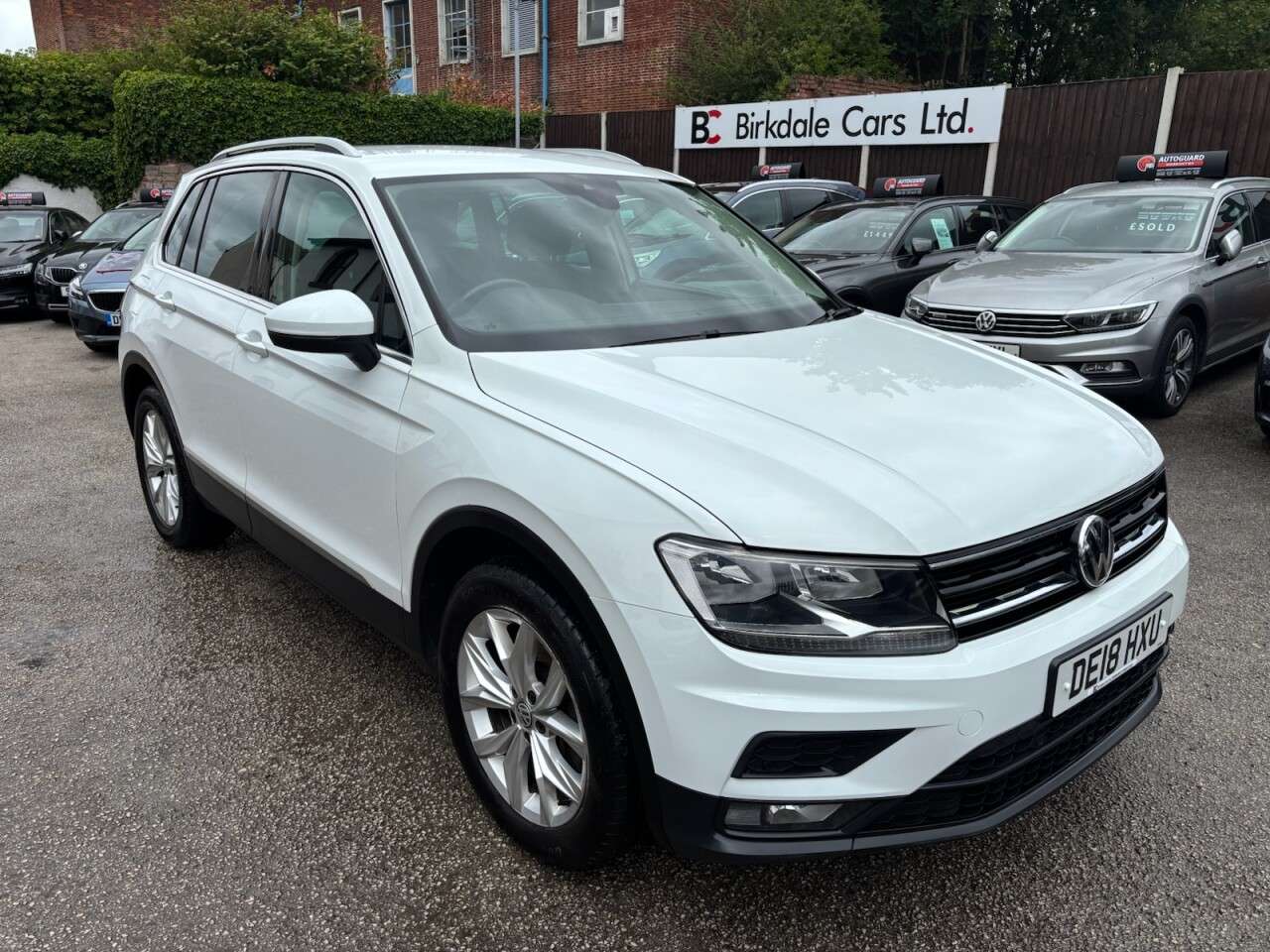 A 2018 VOLKSWAGEN TIGUAN 2.0 TDI SE Navigation SUV 5dr Diesel 4Motion 4WD DSG Auto Euro 6 (s/s) (190 A 2018 VOLKSWAGEN TIGUAN 2.0 TDI SE Navigation SUV 5dr Diesel 4Motion 4WD DSG Auto Euro 6 (s/s) (190